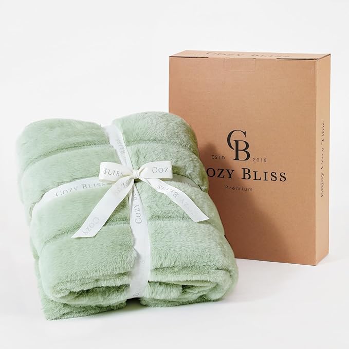 Cozy Bliss Faux Fur Throw Blanket for Couch, Cozy Soft Plush Thick Winter Blanket for Sofa Bedroom Living Room, 50 * 60 Inches Green