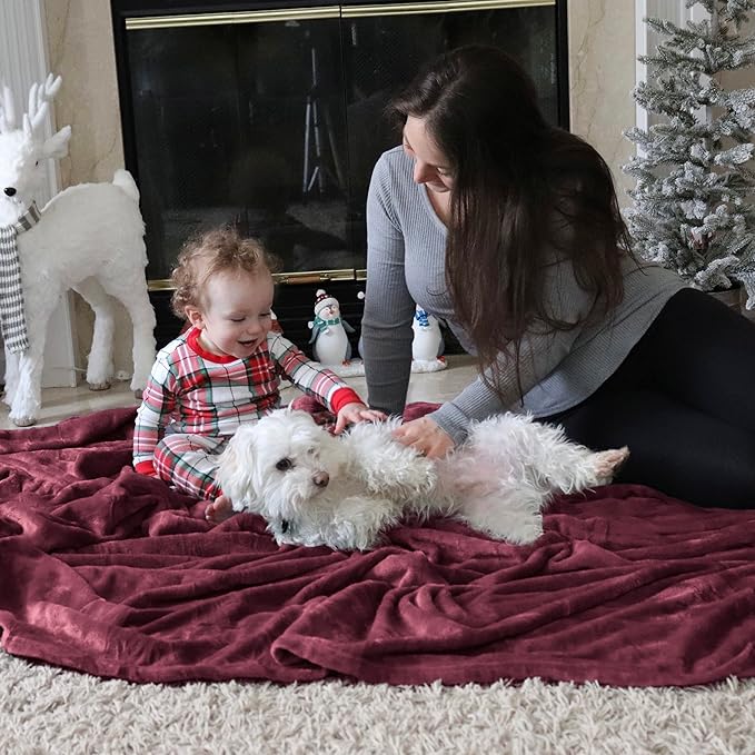 Bedsure Burgundy Red Fleece Blanket King Size - 280GSM Throw Blankets for Couch,Sofa,Bed, Soft Lightweight Plush Cozy Throws for Toddlers