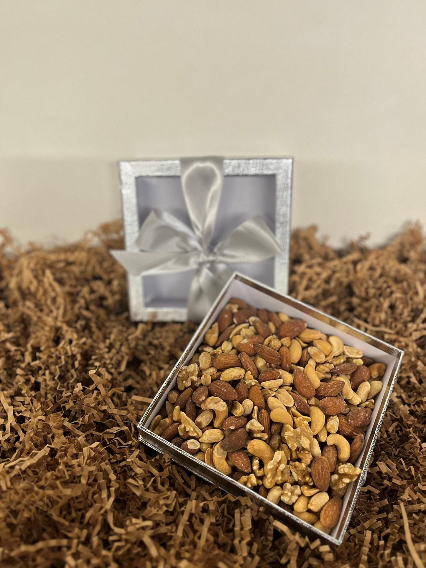 Mixed Nuts With Peanuts Gift Box